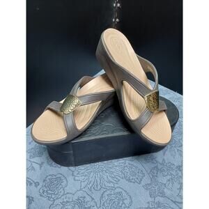 Ladies New Gray Crocs SIZE W9 gold Moffitt inserts very stylish